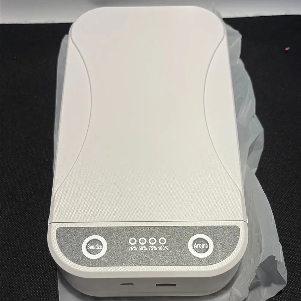 ravel UV-C Sanitizing Case - White and Blue